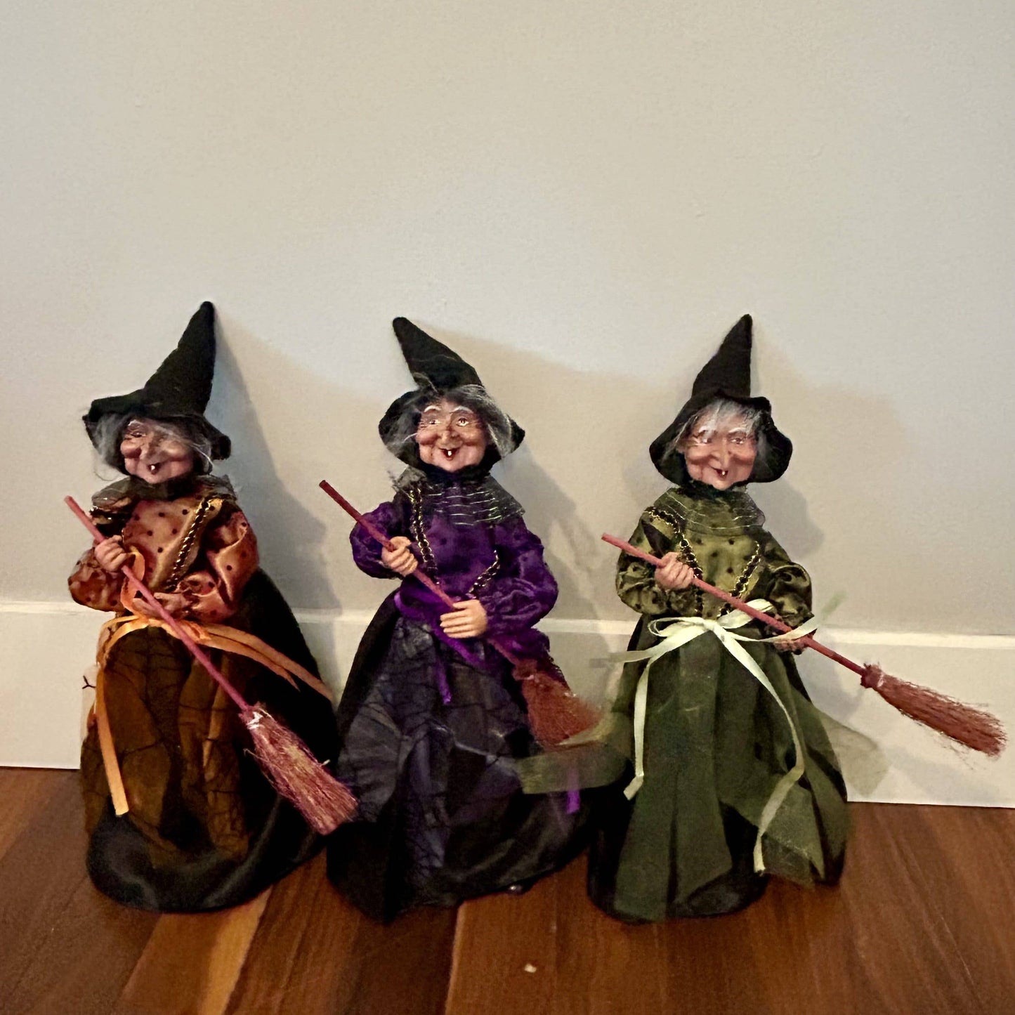 Decorative Kitchen Witch Vexie orange