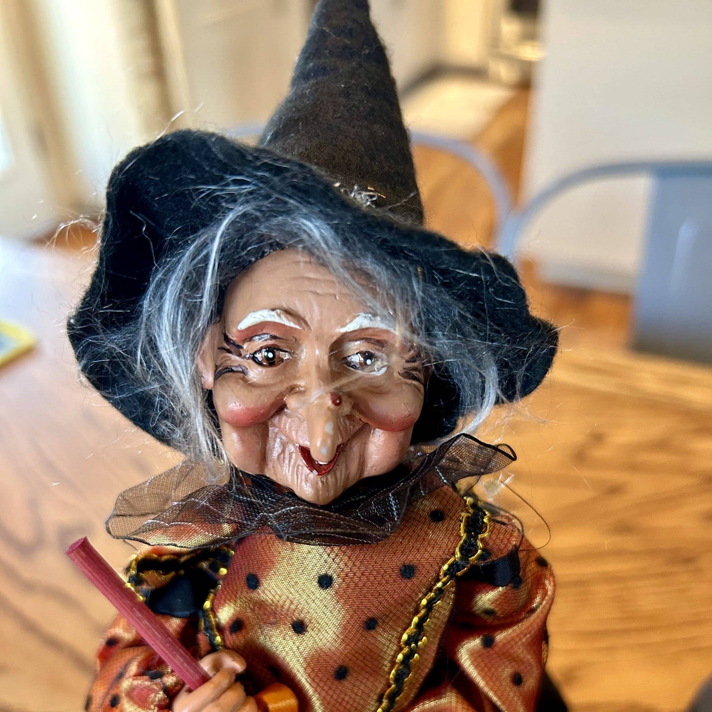 Decorative Kitchen Witch Vexie orange