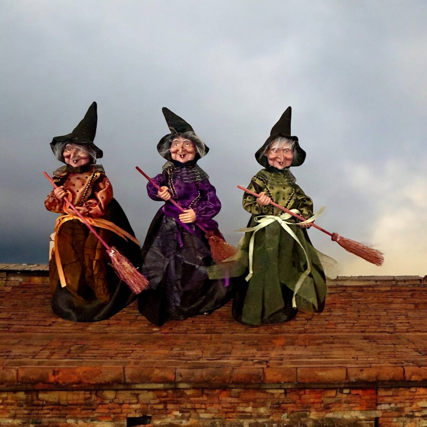 Decorative Kitchen Witch Vexie orange