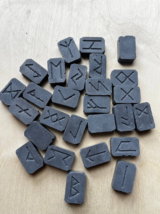 RUNES- grey/ white / black  concrete