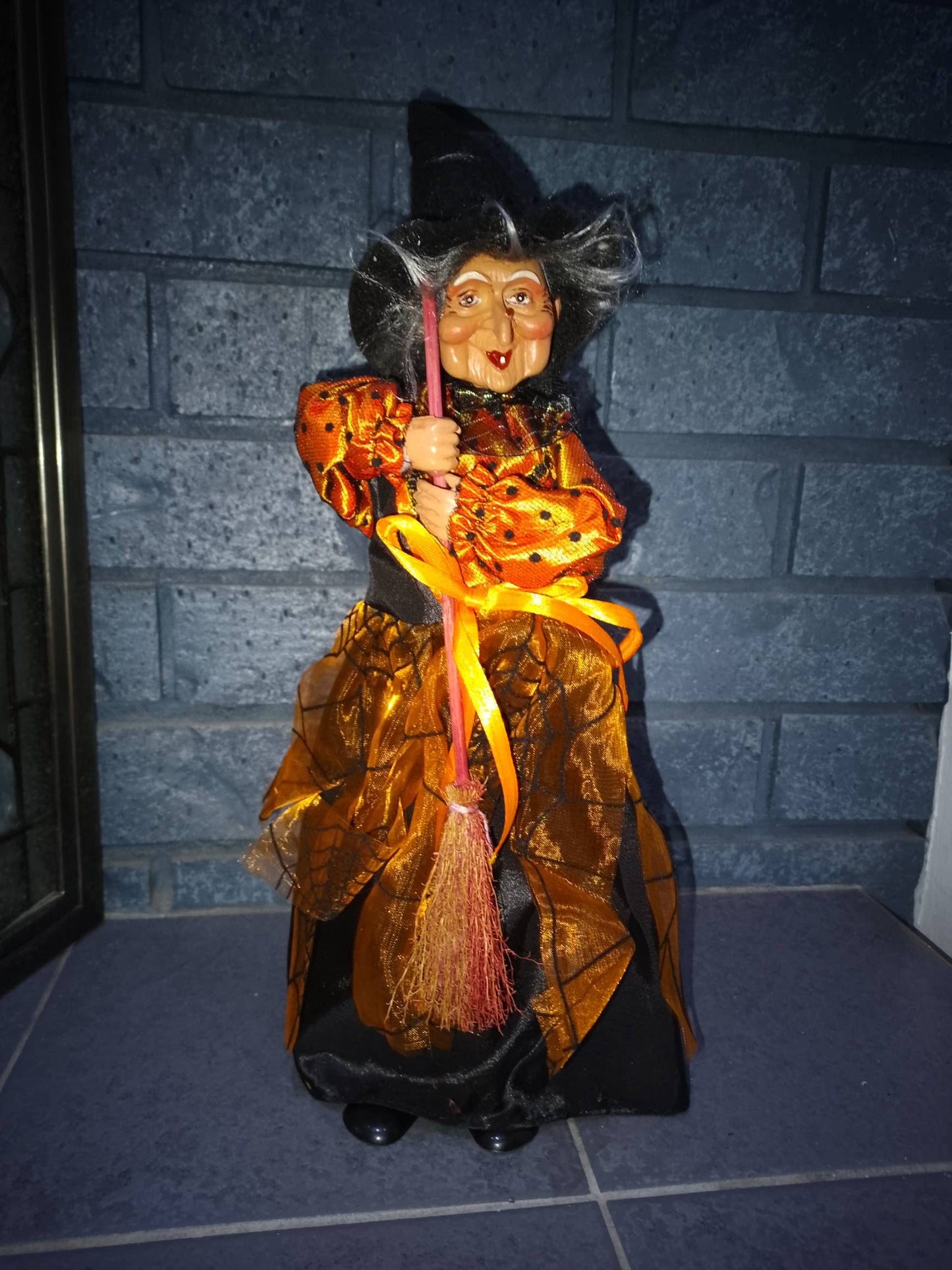 Decorative Kitchen Witch Vexie orange