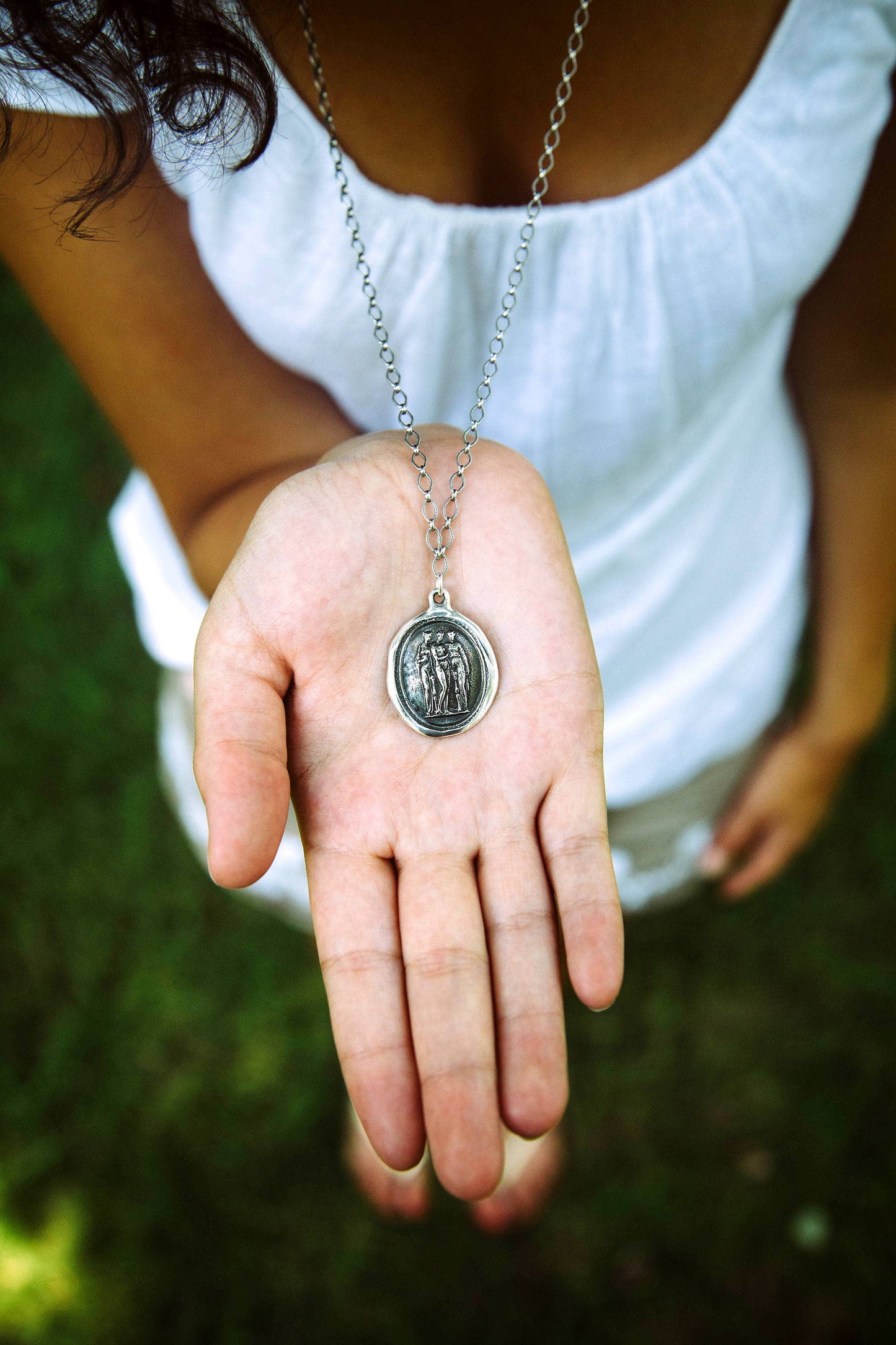 Gratiae The 3 Graces - Wax Seal Necklace